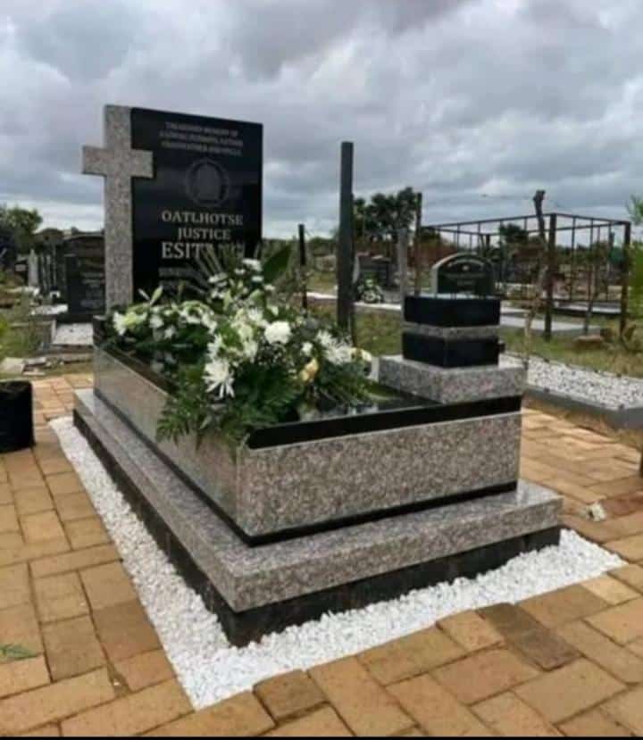 Double headstone with gold engraving